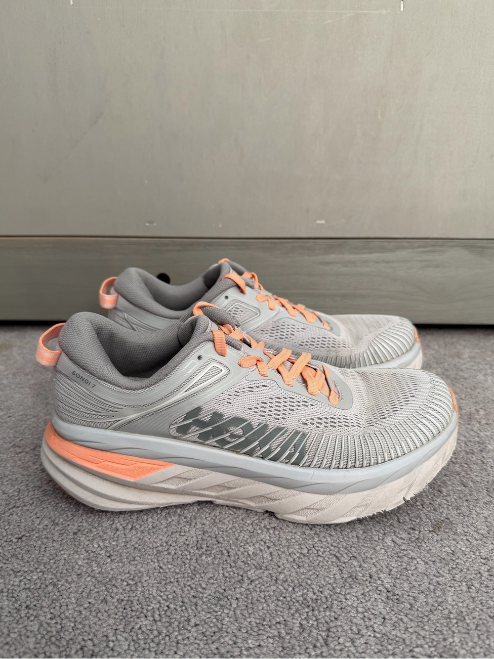 Hoka One One Bondi 7 Women's Light Gray & Peach Running Shoes Size 7.5